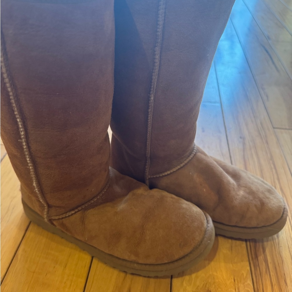 Classic Uggs size 8